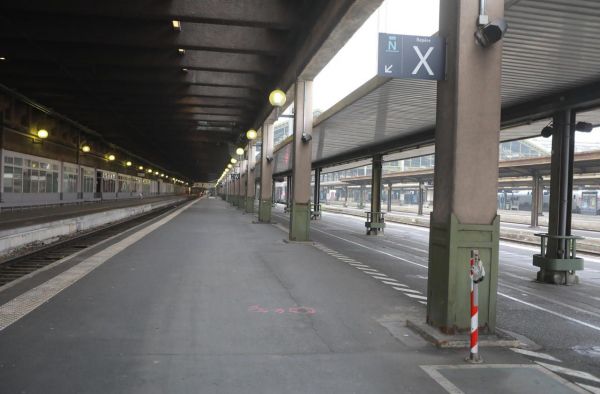 DIRECT. Grève contre la réforme des retraites : ce vendredi, trafic similaire à jeudi dans les trains, RER, métros et bus