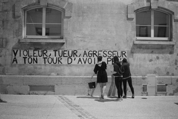 Lyon : 200 femmes chantent "le violeur c'est toi" contre les violences