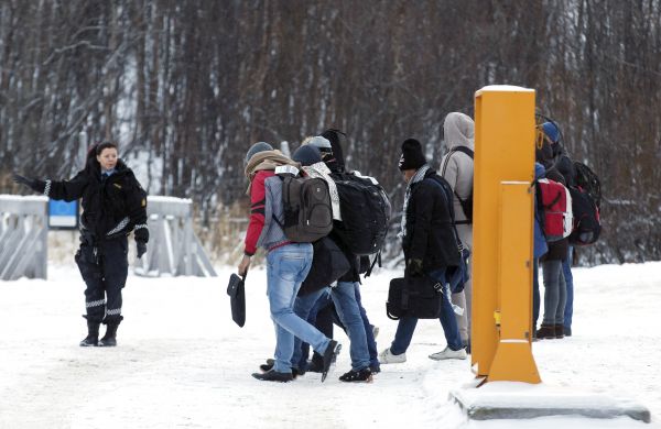Russie : un homme installe une fausse frontière et fait payer des migrants pour la franchir