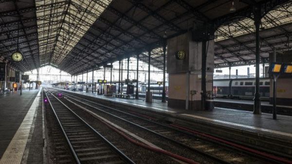 Grève du 8 décembre : la SNCF annonce qu'un TGV sur six, un Transilien sur six et deux TER sur dix circuleront dimanche