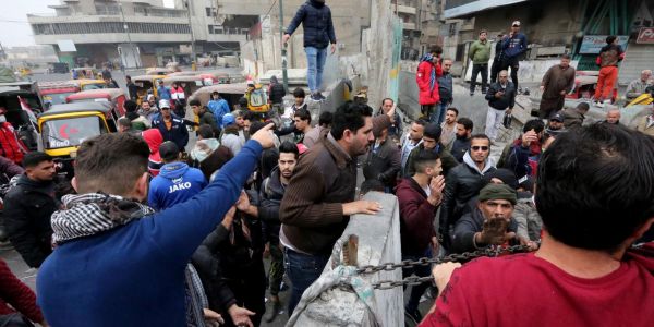 Malgré une tuerie à Bagdad, des milliers d'Irakiens restent mobilisés dans la rue