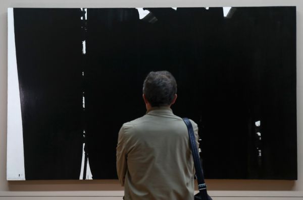 A presque 100 ans, Pierre Soulages en pleine lumière au Louvre