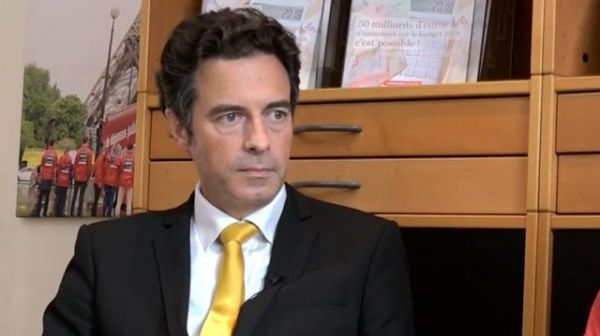 Philippe Herlin: « Laurent Izard, auteur de “La France vendue à la découpe”, s’inquiète de la vente de Latécoère et de l’inaction de l'État. »