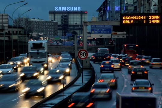 Grève des transports: plus de 300 km de bouchons en région parisienne avant 07H00