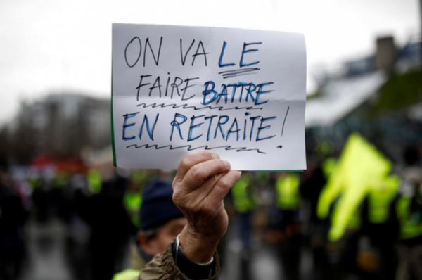 Retraites: le pouvoir finalise sa réforme dans la panique