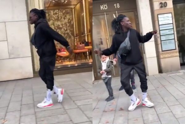 On dirait le seul et unique « Michael Jackson » qui est déguisé en une autre personne, c’est fou !