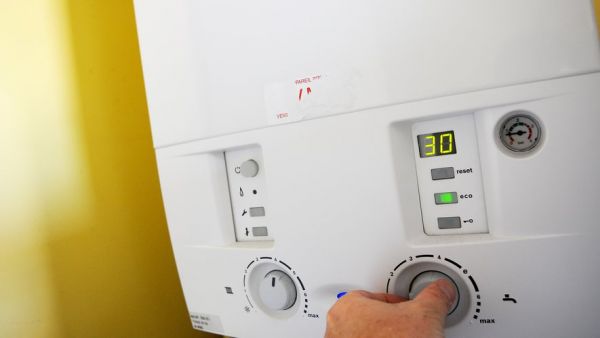 Vos droits avec l'UFC Que choisir : le chauffe-eau tombe en panne, qui doit le réparer ?