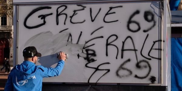 Retraites : entre concessions et fermeté, le double risque de Macron