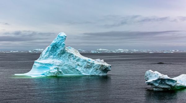Groenland : La calotte glaciaire fond sept fois plus vite que dans les années 90, selon une étude