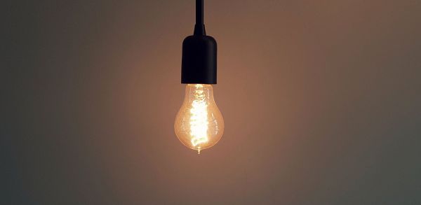 LA QUESTION SEXO - Pourquoi préfère-t-on faire l'amour la lumière éteinte (ou l'inverse) ?