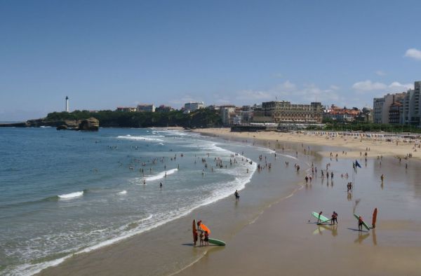 JO 2024 : Biarritz fait front face à Tahiti pour accueillir le surf