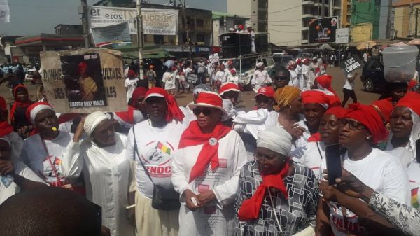 Conakry/Les femmes du FNDC terminent leur marche sans une grande mobilisation (vidéo)