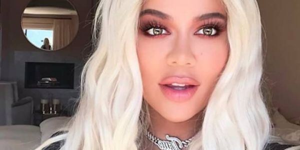 Khloé Kardashian rayonnante: elle s’affiche en mini robe blanche ! (PHOTO)