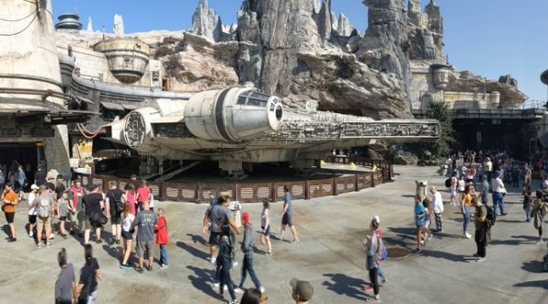VIDEO. Disneyland : Star Wars Galaxy's Edge, un paradis pour geeks far far away