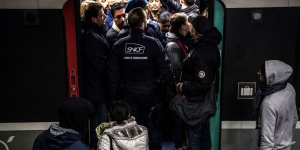 Retraites : à la SNCF, le taux de grévistes descend à 13,3%