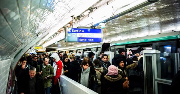 Grève RATP: huit lignes fermées mardi, le trafic toujours "très perturbé"