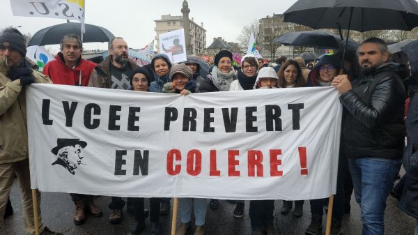 Grève du 17 décembre : à Pont-Audemer pas de blocus du lycée Prévert mais des élèves et profs mobilisés