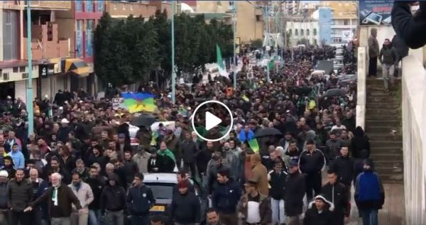 Vidéo | Bouira : Impressionnante mobilisation populaire au 47e vendredi du Hirak