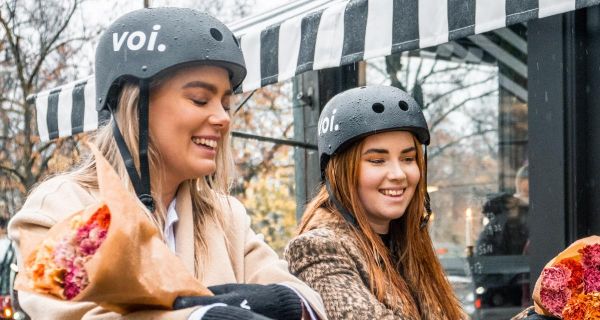 Paris : retirez vite votre casque gratuit avec Voi et La Poste