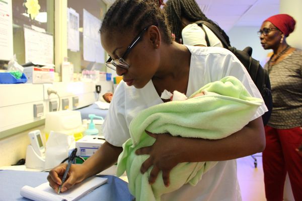 Manque de médecin, absence de péridurale, naissances prématurées... A Mayotte, des grossesses plus compliquées qu'en métropole