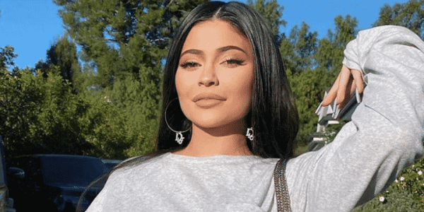 Kylie Jenner fan de bondage ? Elle s’enroule autour une corde en lingerie sexy !