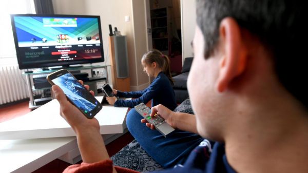 L'exposition aux écrans le matin aurait un lien avec les troubles du langage chez les enfants, selon une étude de Santé publique France