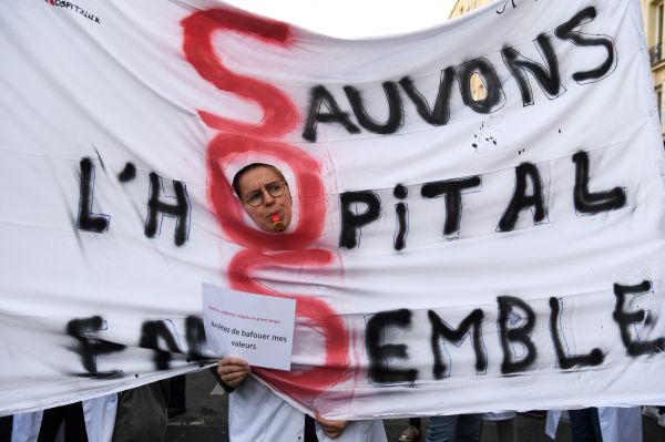 Hôpital : plus de 1.000 médecins prêts à démissionner de leurs fonctions administratives