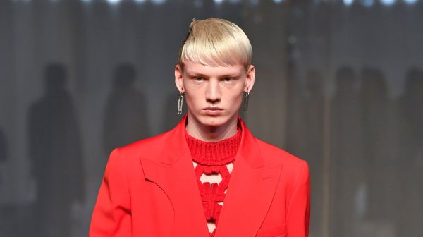 Messieurs, un peu d'extravagance et de couleurs!