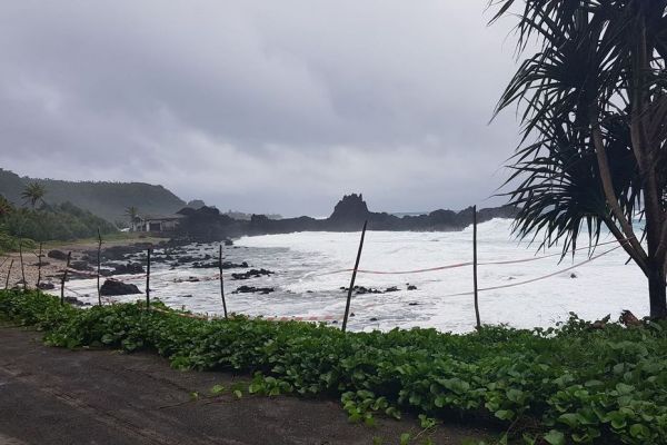 Cyclone Tino : la population fait face au phénomène