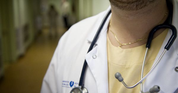 L'hôpital le laisse partir, il meurt dans la nuit d'une méningite