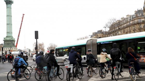 Réforme des retraites : jusqu'à 2,5 fois plus de vélos sur les pistes à Paris au plus fort de la grève