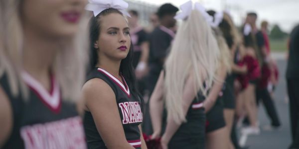 Pyramides humaines et triples saltos : « Cheer », l'envers du décor des pom-pom girls