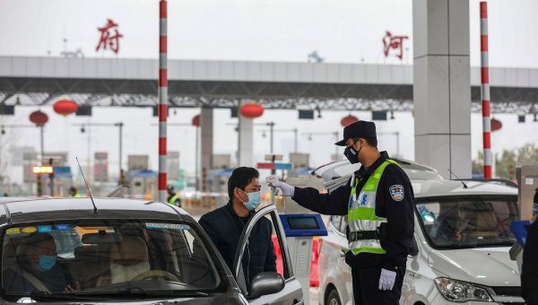 Chine : "Il faut rester cloîtré, mais on ne sait pas pour combien de temps"