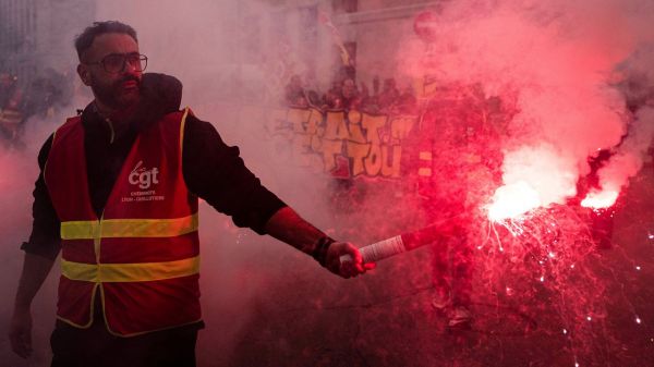 EN DIRECT - Retraites : 249 000 manifestants dans toute la France, dont 31 000 à Paris, selon l'Intérieur