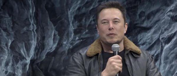 Le Président Donald Trump rend hommage à Elon Musk, le créateur des voitures Tesla: "Il est l'un des plus intelligents parmi nous"