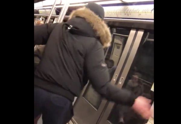 Vidéo : un suspect placé en garde à vue après la violente agression d'une touriste sur la ligne 9 du métro à Paris