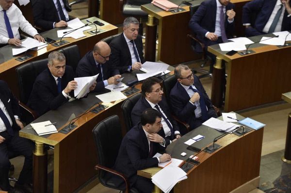 Gébran Bassil en faveur de la fin de la parité entre livre libanaise et dollar