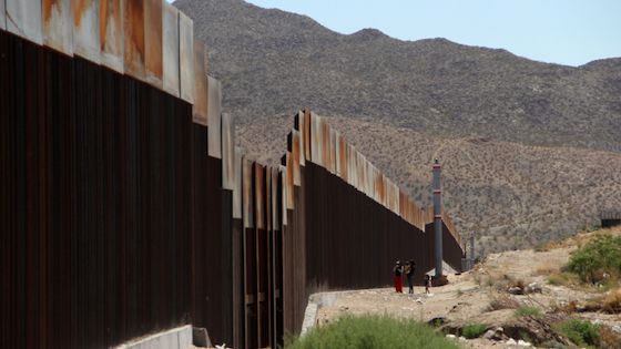 Donald Trump : des sites sacrés amérindiens "dynamités" pour la construction de son mur de 640 km