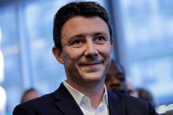 Municipales à Paris: Griveaux se retire et dénonce des "attaques ignobles"