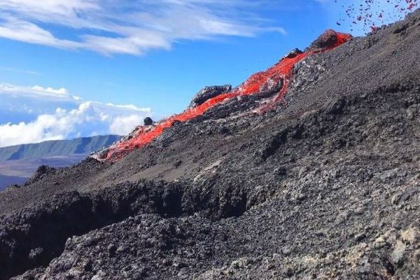 Piton de la Fournaise : une seule coulée est encore alimentée