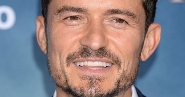 Orlando Bloom se fait tatouer le prénom de son fils... mal orthographié