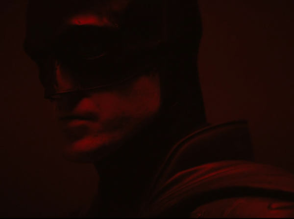 Les premières images de Robert Pattinson dans le costume de Batman dans un court teaser vidéo !