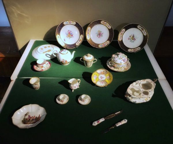 Spoliations: 17 objets d'art restitués aux descendants