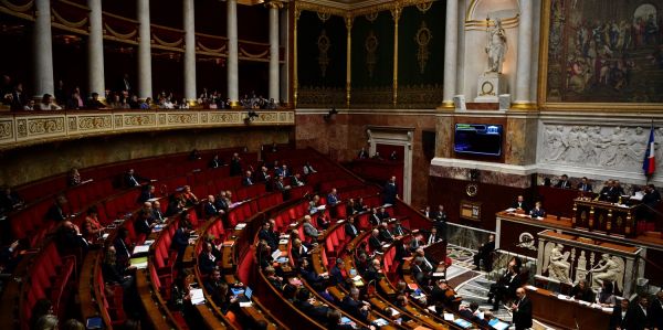 Retraites : 41.000 amendements déposés, loin du record de la Ve République