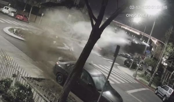 Elle pulvérise sa BMW M4 sur un giratoire