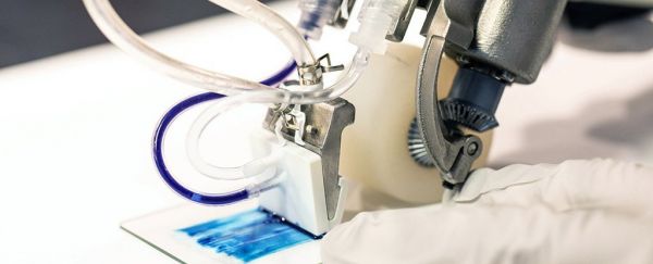 Cet appareil imprime de la peau artificielle directement sur les brûlures