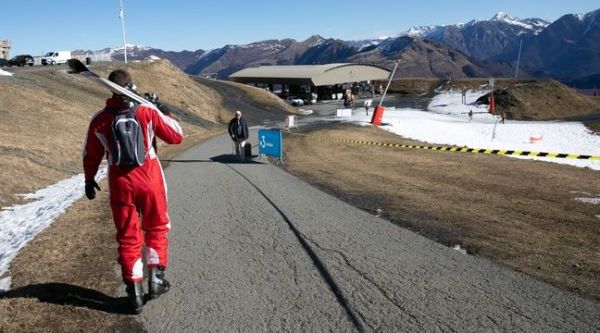 Pyrénées : En manque de neige, la station de ski de Luchon-Superbagnères se fait livrer par hélicoptère