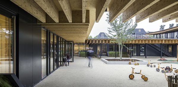 Hessamfar et Verons : Groupe scolaire à Saint-Cyr