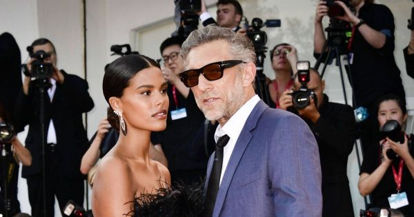 Vincent Cassel et Tina Kunakey fou amoureux : leur Saint-Valentin au soleil