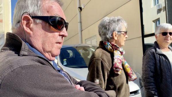 Sète : bloqués pour que Marine Le Pen fasse photos et interviews, les riverains patientent